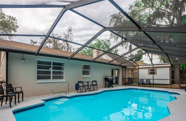 Cozy 3/2 Pool Home with Grill and Billiards Table