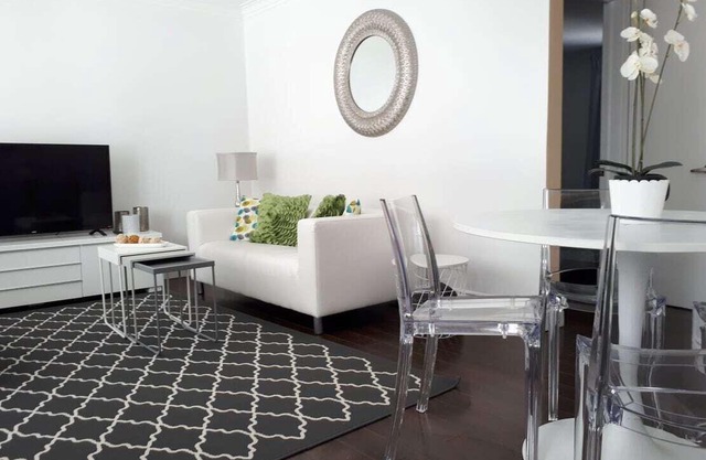 COZY 3 BDR HOUSE ( MAIN FLOOR ) Newmarket