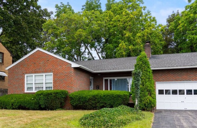 Cozy 3-BDRM Ranch in Irondequoit