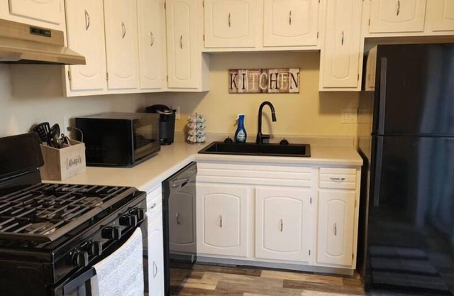 Cozy 3 bedroom 1 bath home close to airport and minutes from highway.