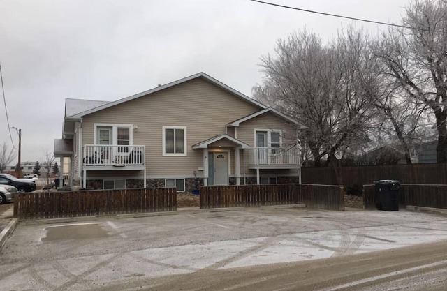Cozy 3 Bedroom Apartment #4 South Lethbridge