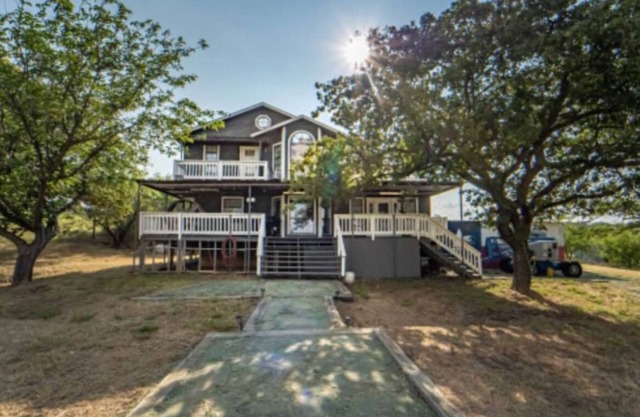 Cozy 3-bedroom beach front cabin quiet, cozy, getaway.