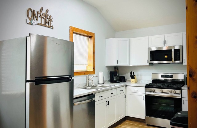 Cozy 3-bedroom Cabin in Historic Lake Idlewild