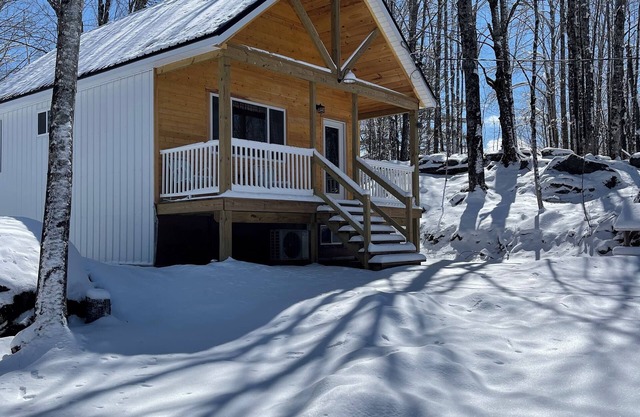 Cozy 3-bedroom cabin in Sebec with WiFi, AC. All the comforts with Lake Access.