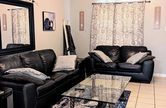 Cozy 3-bedroom condo with WiFi, AC in adorable Longview. Long stays welcomed
