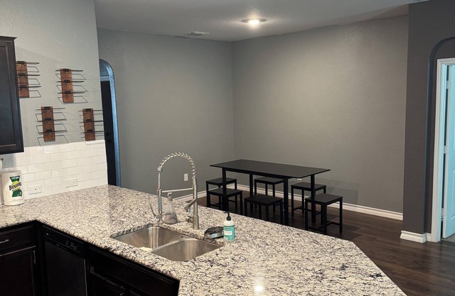 Cozy 3-bedroom family house in San Antonio next to Lackland AFB