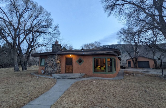 Cozy 3 bedroom house- 20 min to Monarch mountain!
