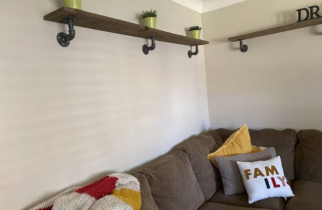 Cozy 3 bedroom home on West Mountain!