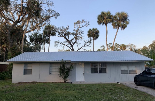Cozy 3 bedroom home- 5 minutes from Lake Okeechobee