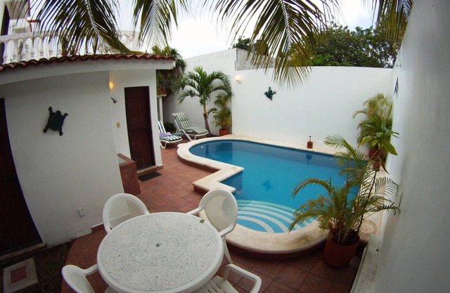 Acogedora casa de 3 dormitorios con piscina privada con aire acondicionado, wifi, a pie del centro