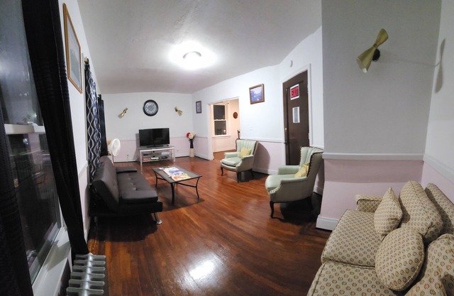 Cozy 3-bedroom house in charming Buffalo with WiFi, AC