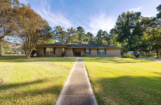 Cozy 3-bedroom house in peaceful Texarkana with AC, WiFi
