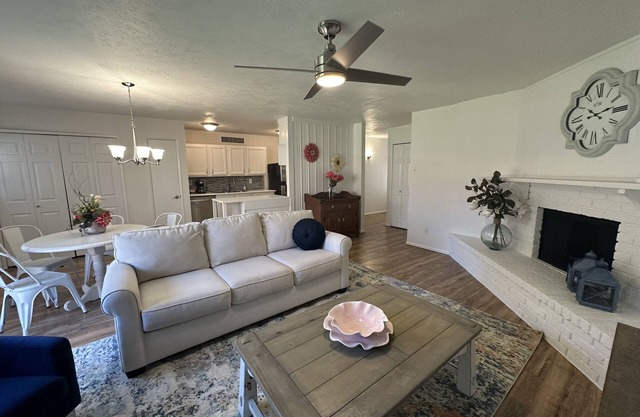 Cozy 3-bedroom house with WiFi and AC in enjoyable Allen no chores