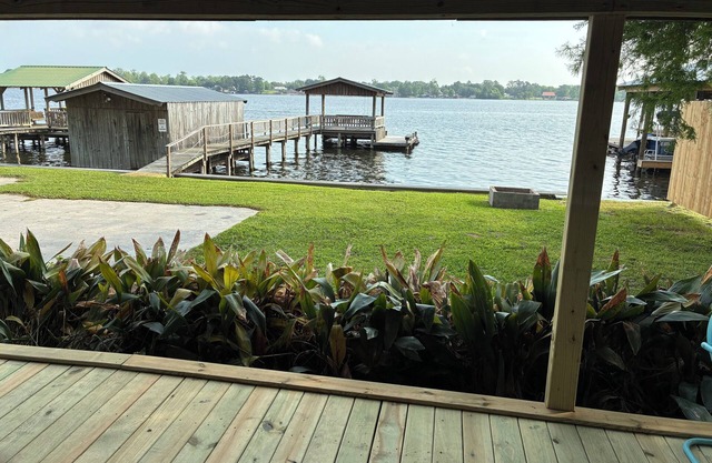 Cozy 3-bedroom mobile home with WiFi, AC in peaceful Oscar