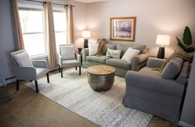 Cozy 3-Bedroom Retreat in Alton- 1/2 mile from Lake Winnipesaukee w/ WiFi & A/C