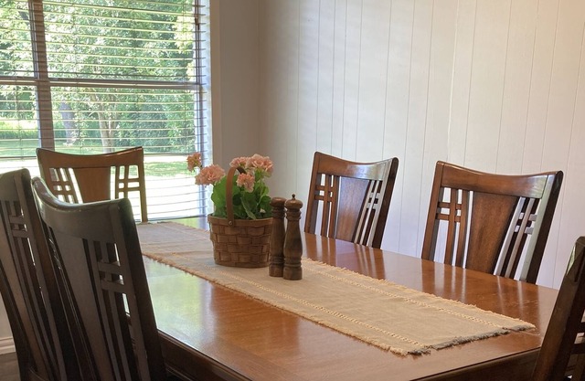 Cozy 3 bedroom small-town home near US Hwy 82 & Rails to Trails Western Trail