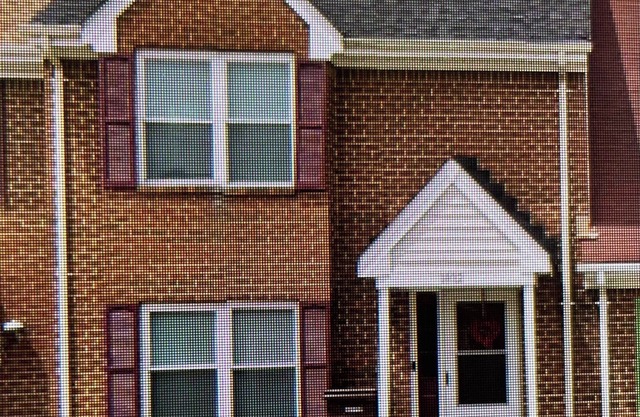 Cozy 3-bedroom townhome in amazing Chesapeake with AC, WiFi.