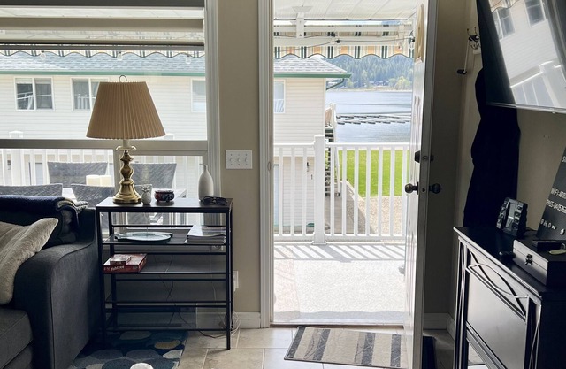Cozy 3 bedroom townhome surrounded by great sledding trails!