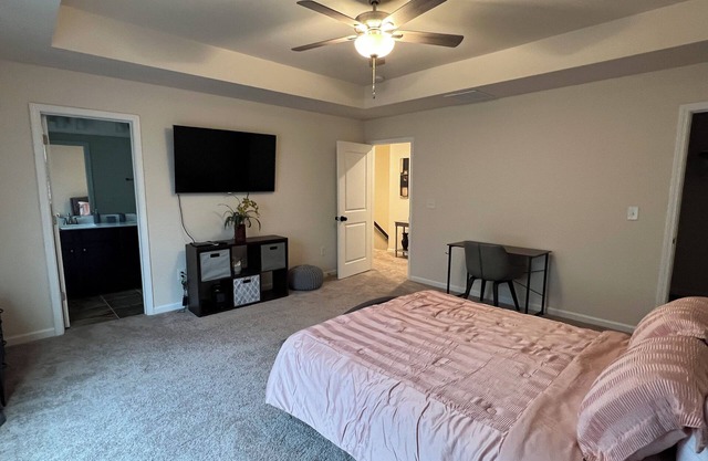 Cozy 3-bedroom townhome in pleasant Kennesaw with AC, WiFi