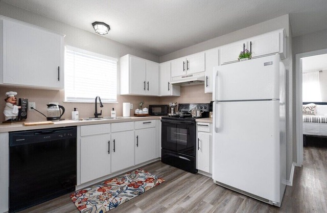 Cozy 3-bedroom Townhome in Charming Killeen With WiFi, AC
