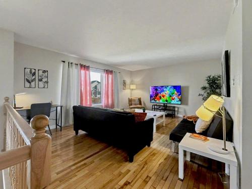 Cozy 3-BR Getaway - Hospital - NBCC - WFH Ready