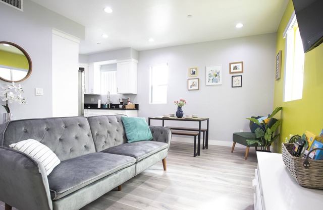 Cozy 3 BR near DTLA Perfect Work @ Home w/Parking