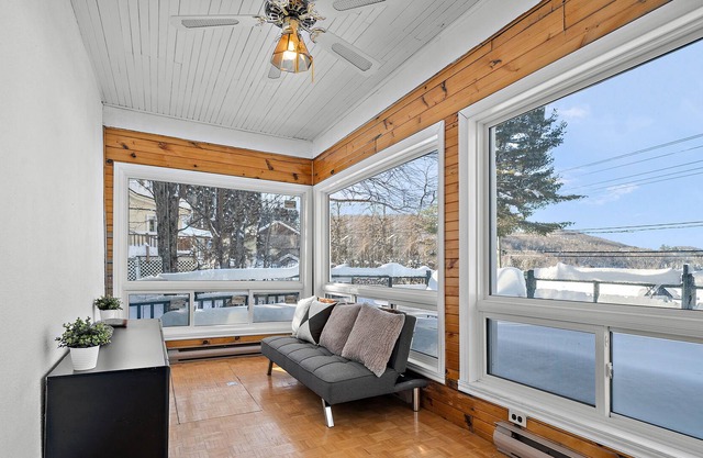 Cozy 3 Bedroom Chalet in Sainte Agathe With Views of the Lake!