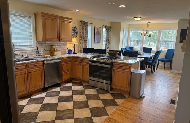 Cozy 3BR Cabin Peaceful Views Near McCall, Tamarack, & Hot Springs