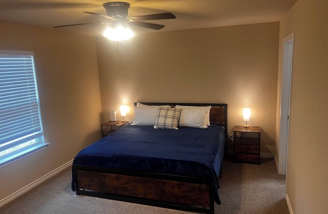 Cozy 3BR Home in Poolville / AC + Fast WiFi / Relaxing Escape