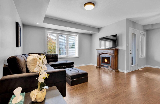 Cozy 3BR Home + Parking Near Kitchener Attractions