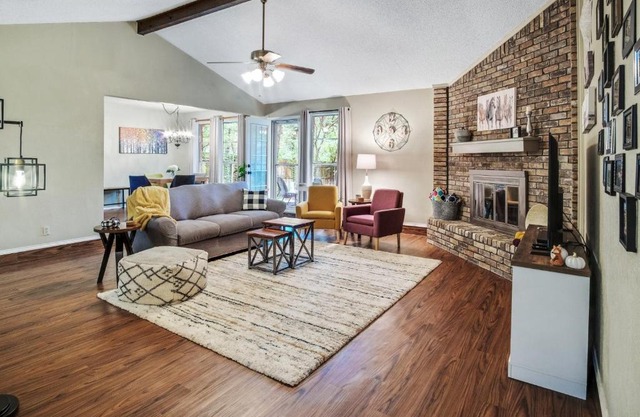 Cozy 3BR Kid & Dog Friendly Home In Central Location! home
