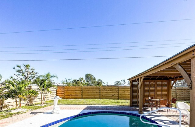 Cozy 3BR Pool Home Minutes from Beaches!