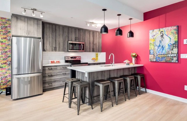 Cozy 3BR unit with Arcade in the heart of Calgary