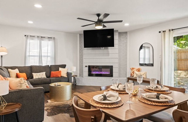 Cozy 3BR with King Beds, Grill, AC, WiFi & Coffee! — Near Downtown Weatherford