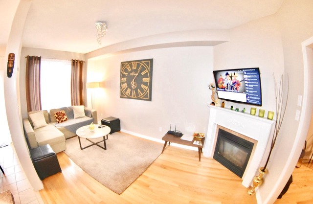 Cozy & Warm 4 Bdr 3 Bath Home W / Fireplace En Toronto Suburbia!