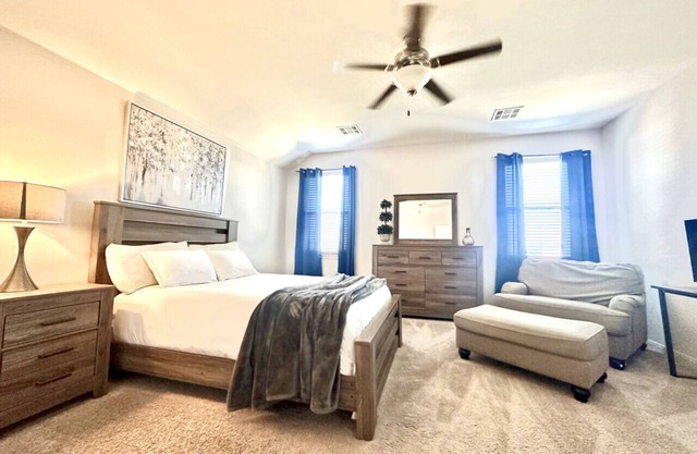 Cozy-4 BDRM near Airport FAA Outlet Malls