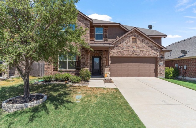 Cozy 4 bedroom 3.5 bath home located in the heart of Little Elm.