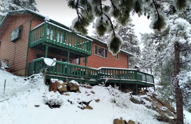 Cozy 4-Bedroom Cabin w/ Hot Tub + King Master Bed