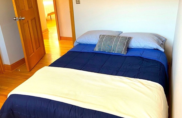 Cozy 4-Bedroom Family Home - Short Walk to Michigan Stadium!