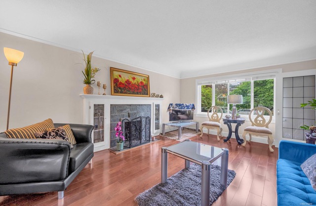 Cozy 4 Bedrooms & 2 baths suite in west Point Grey, Closed to UBC, Beach