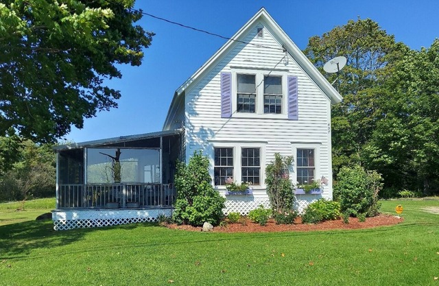 Acogedor 4 BR Cape Cod con agua Vista de Eggemoggin Reach
