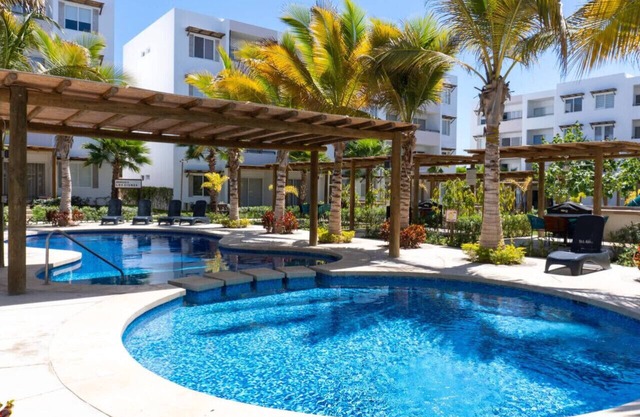 Depa para 4 en Cerritos: ¡Playa y alberca cerca!