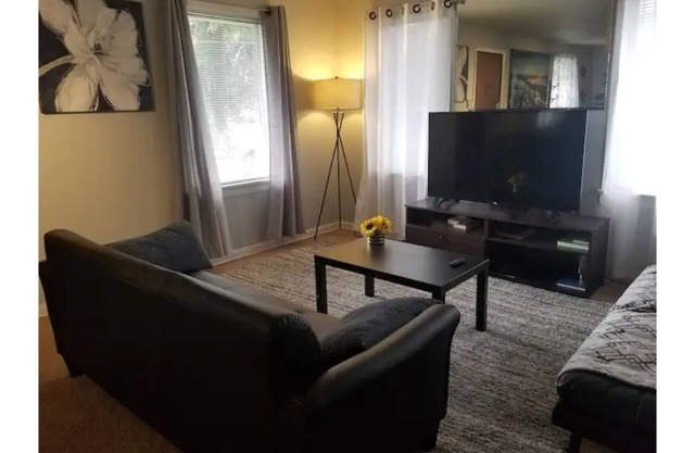 Cozy 4br home near airport/light rail and downtown Seattle