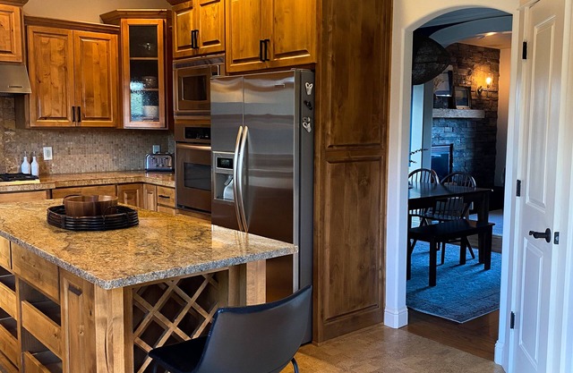 Cozy, 5-bedroom, Central Oregon home; 5 minutes to downtown