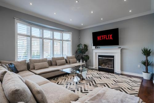 Cozy 5 Bedroom House Mississauga
