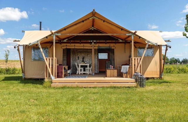 Acogedora tienda de campaña glamping en Ardenas