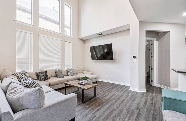 Cozy 5BR Estate Lewisville - Office, Game Room
