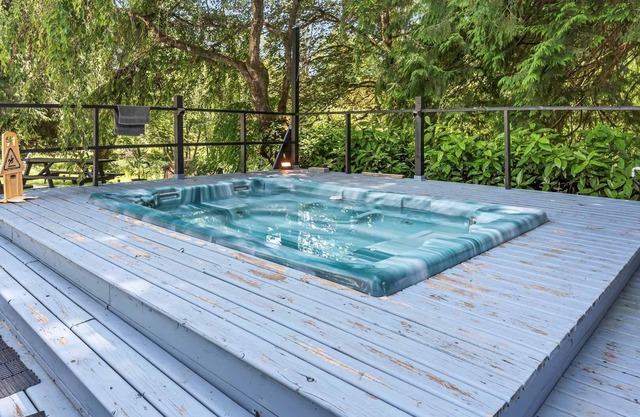 Cozy 5BR Farmhouse w/ Pool, Hot Tub, Sauna & More!