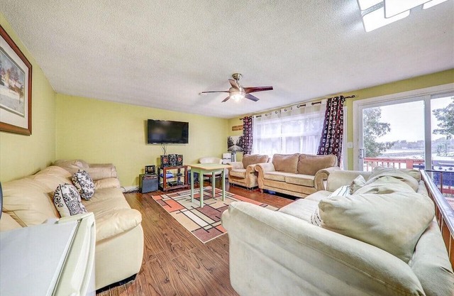 cozy 5br waterfront cottage kirfield,hotub