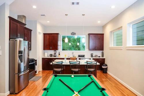 Cozy 6BR Home near MedCtr, NRG Stadium, with Fast Wi-Fi